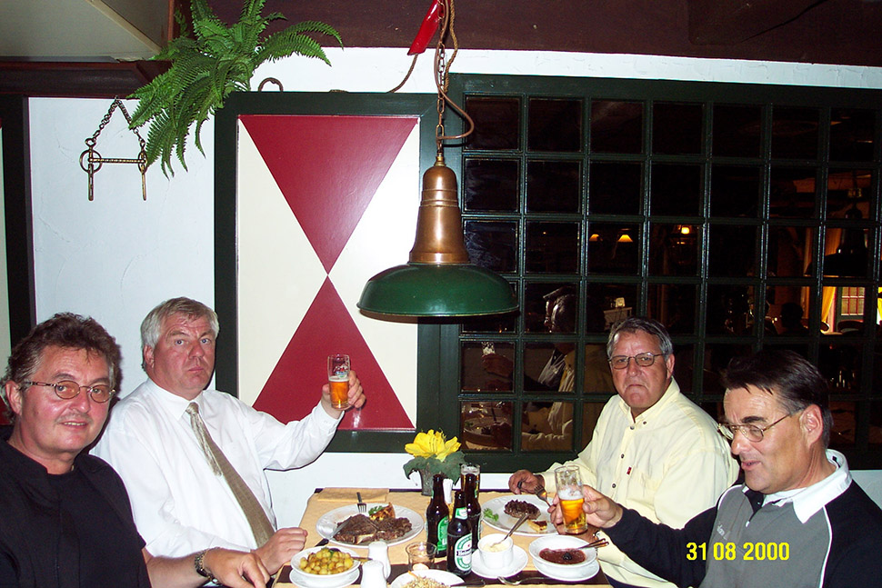Jan Erik Frank en vd Most in restaurant Bonte Wever