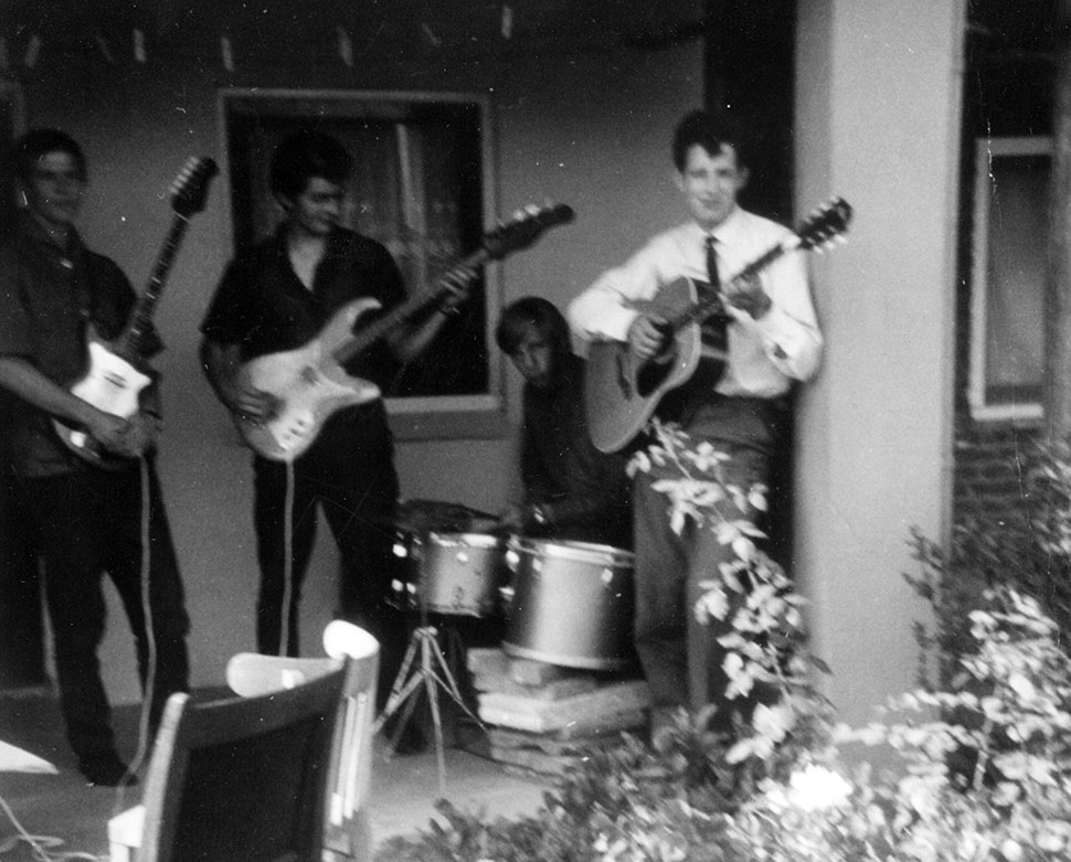 Foto bij Evert W achter in 1965